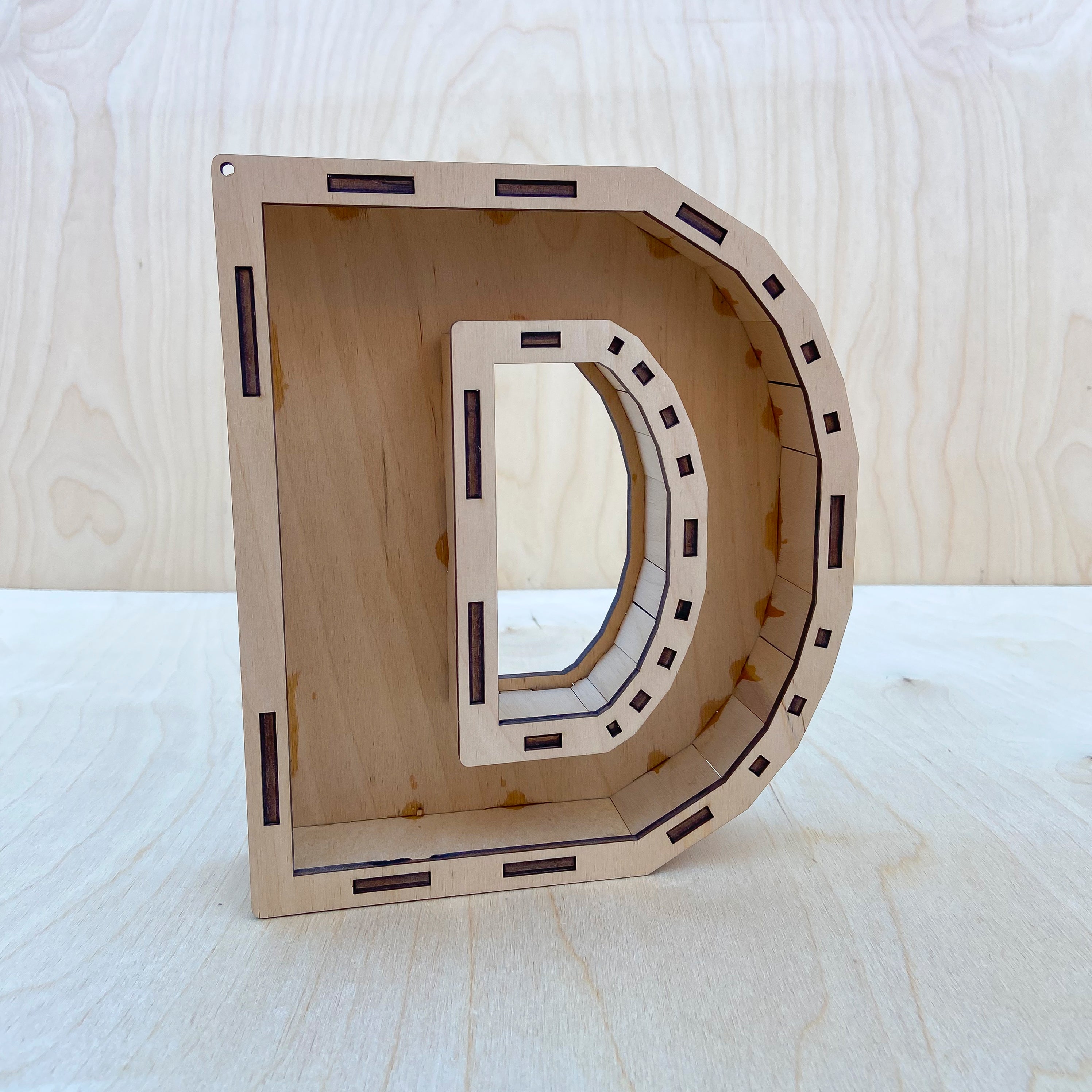 D - Letra de madera 20 cm